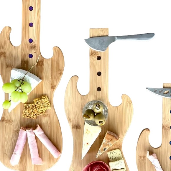 Guitar 🎸 charcuterie board with magnets for cheese 🧀 knife - Picture 4 of 4